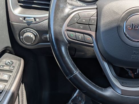 Used 2020 Jeep Cherokee Latitude w/ Cold Weather Group AWD/4WD image 21