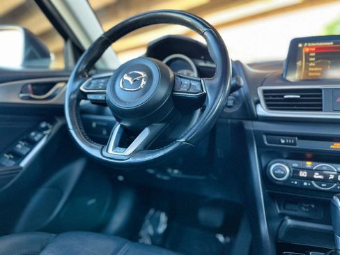Used 2018 MAZDA MAZDA3 Touring FWD image 22