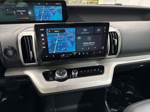 Used 2025 Ford Expedition Active image 21