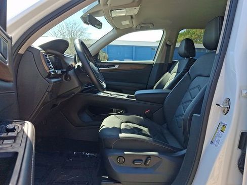 Used 2025 Volkswagen Atlas SE image 11