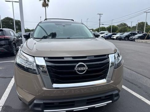 Used 2023 Nissan Pathfinder Platinum w/ Cargo Package AWD/4WD image 3