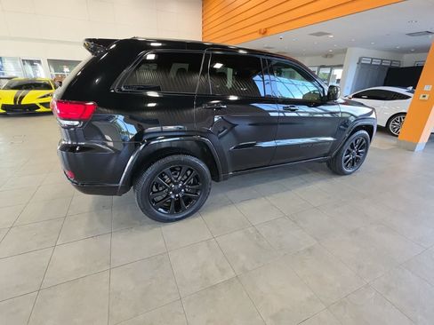 Used 2018 Jeep Grand Cherokee Altitude AWD/4WD image 8