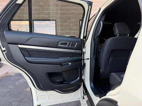 Used 2018 Ford Explorer XLT w/ Equipment Group 201A FWD image 35