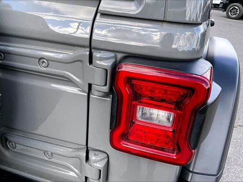 Used 2023 Jeep Wrangler Rubicon w/ Steel Bumper Group image 32