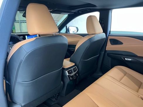 Certified 2025 Lexus RX 350 FWD w/ Technology Package image 37