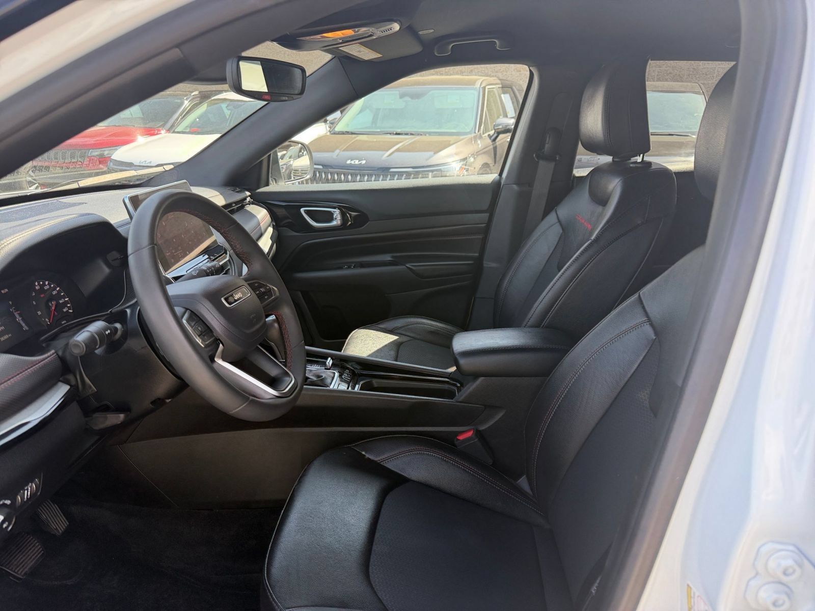 Used 2025 Jeep Compass Trailhawk AWD/4WD image 25