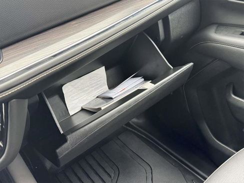 Used 2025 Chevrolet Suburban Premier image 31