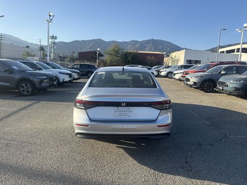 Used 2025 Honda Accord SE image 4