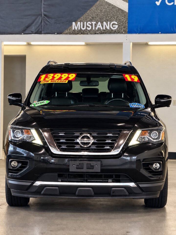 Used 2019 Nissan Pathfinder SL AWD/4WD image 2