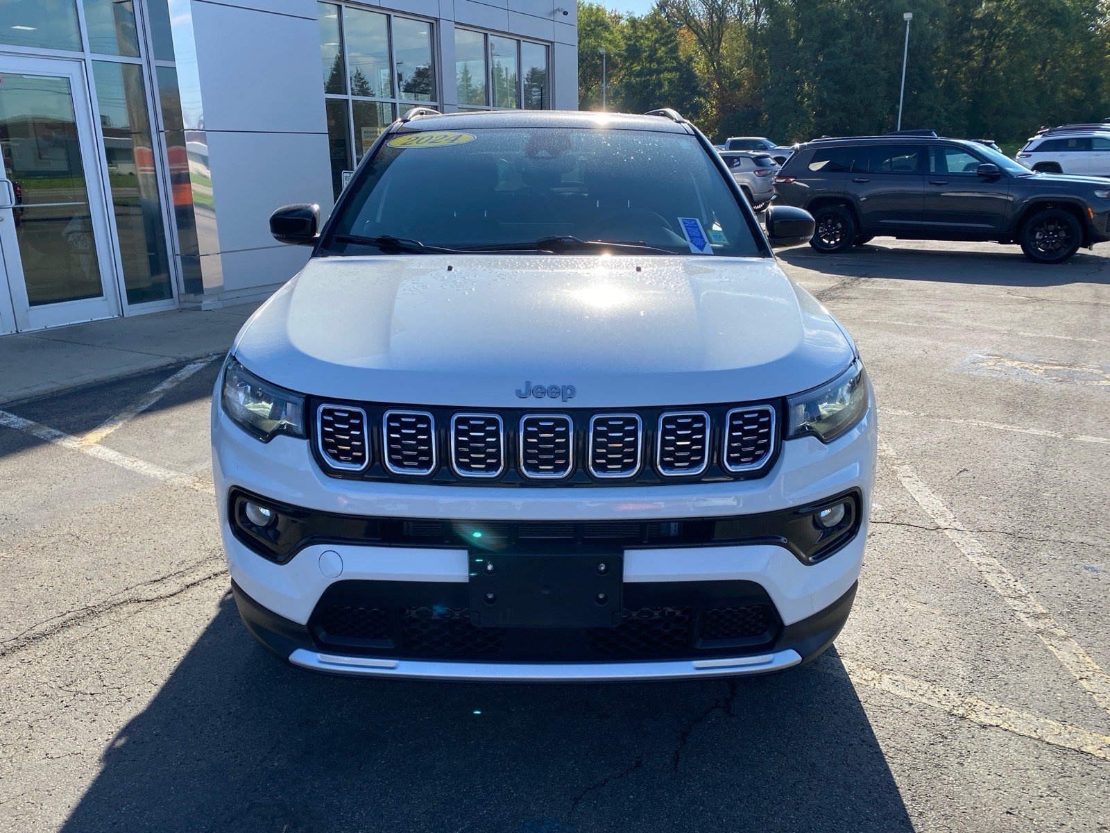 Used 2024 Jeep Compass Limited w/ Sun and Sound Group AWD/4WD image 8