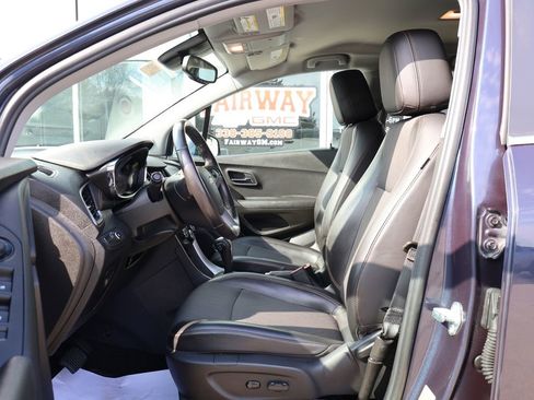 Used 2019 Chevrolet Trax LT w/ LT Convenience Package FWD image 12