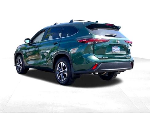 Certified 2024 Toyota Highlander XLE AWD/4WD image 6