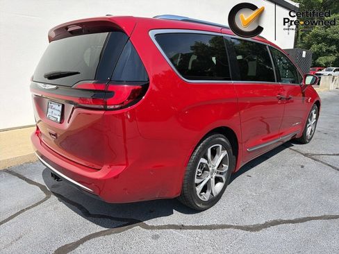 Used 2024 Chrysler Pacifica Pinnacle w/ Trailer Tow Group FWD image 5