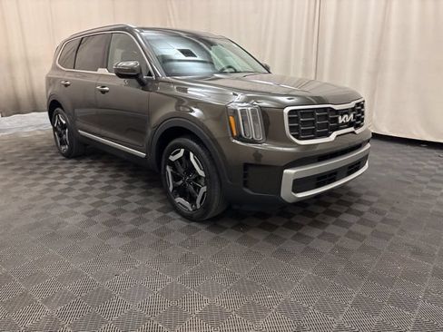 Certified 2024 Kia Telluride S FWD image 3