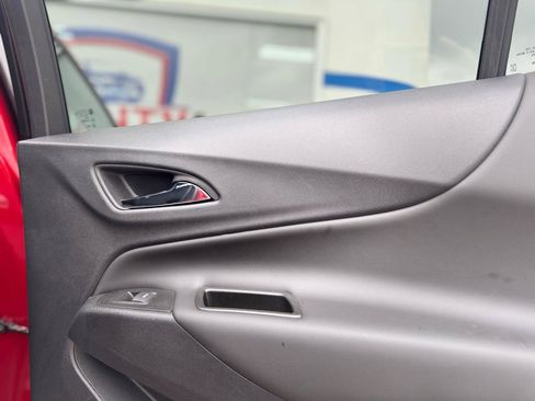 Used 2023 Chevrolet Equinox LT image 47