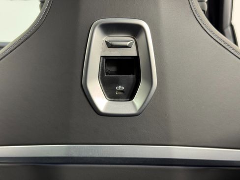 Used 2023 BMW 760i xDrive w/ Executive Package image 39