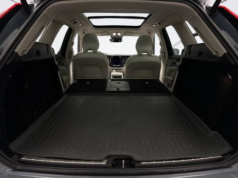 Used 2023 Volvo XC60 B6 Ultimate w/ Climate Package image 23