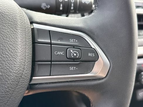 Used 2025 Jeep Compass Latitude AWD/4WD image 35