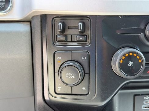 Used 2025 Ford F250 XLT w/ Black Appearance Package AWD/4WD image 11