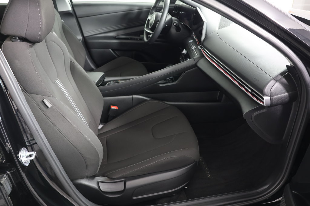 Used 2025 Hyundai Elantra SEL FWD image 24