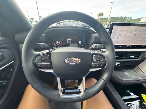Used 2025 Ford Explorer Platinum RWD image 26