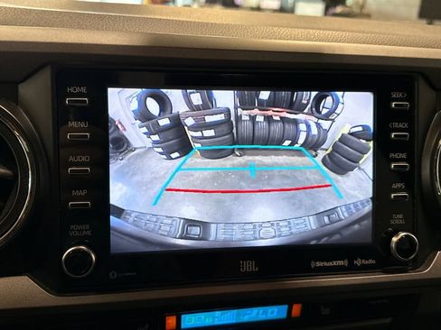 Used 2022 Toyota Tacoma TRD Off-Road w/ TRD Premium Off Road Package AWD/4WD image 24