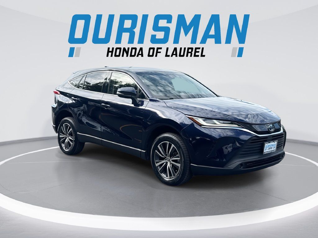 Used 2023 Toyota Venza LE AWD/4WD image 2
