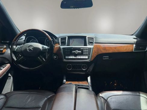 Used 2014 Mercedes-Benz GL 550 4MATIC image 25