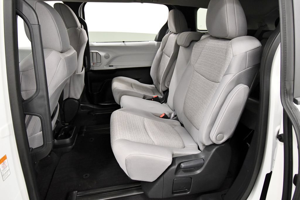 Used 2025 Toyota Sienna LE AWD/4WD image 15