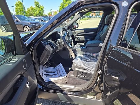 Used 2024 Land Rover Discovery Dynamic SE AWD/4WD image 16