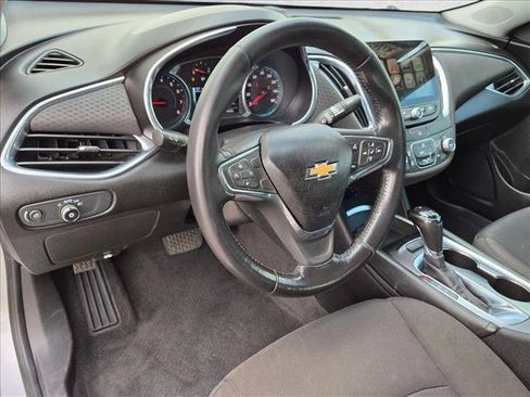 Used 2018 Chevrolet Malibu LT FWD image 10