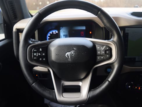 Used 2023 Ford Bronco Wildtrak image 4