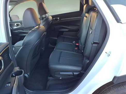 Used 2025 Kia Sorento S image 12