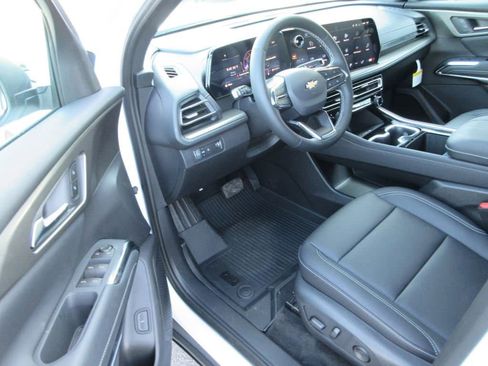 New 2026 Chevrolet Traverse LT w/ Sun and Wheel Package FWD image 12