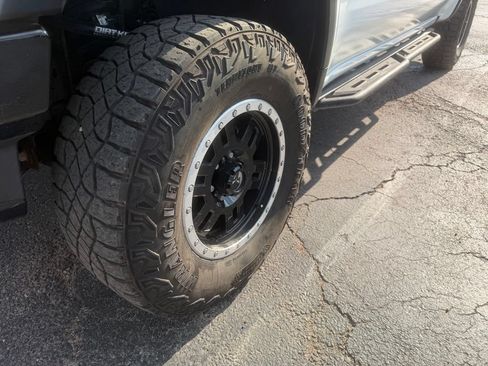 Used 2023 Chevrolet Silverado 1500 ZR2 AWD/4WD image 9