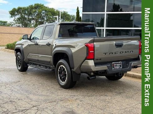 Used 2024 Toyota Tacoma TRD Off-Road w/ TRD Off Road Premium Package AWD/4WD image 5