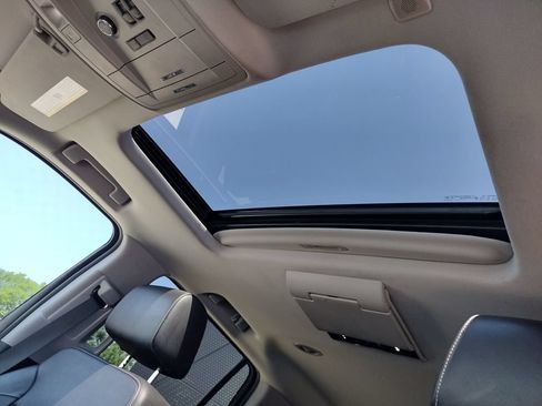 Used 2018 Chevrolet Tahoe Premier AWD/4WD image 11