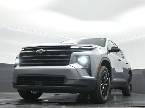 Used 2024 Chevrolet Traverse LT w/ Midnight/Sport Edition FWD image 8