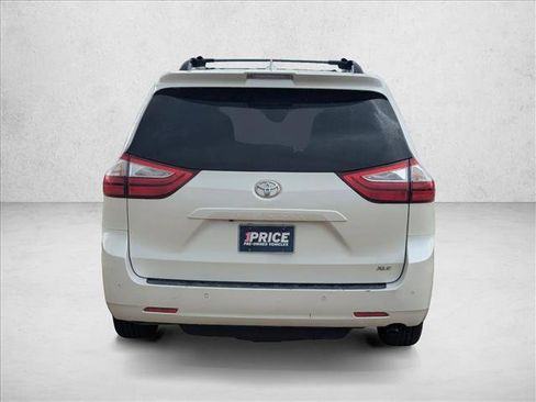 Used 2019 Toyota Sienna XLE w/ XLE Navigation Package FWD image 6