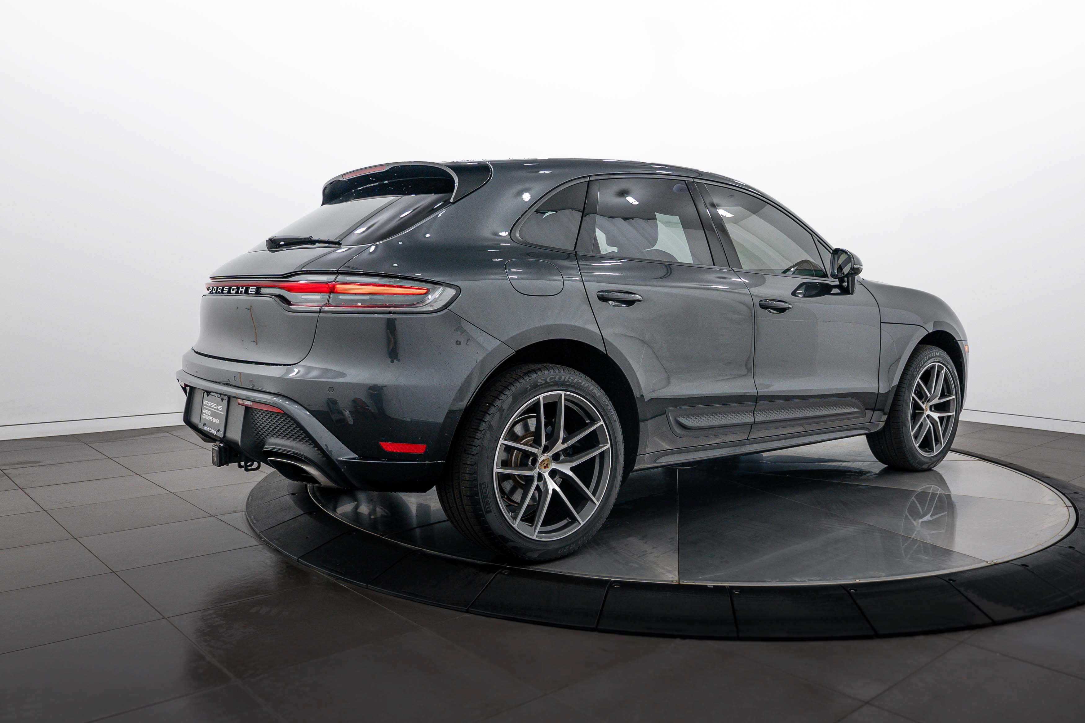Certified 2024 Porsche Macan AWD/4WD image 7