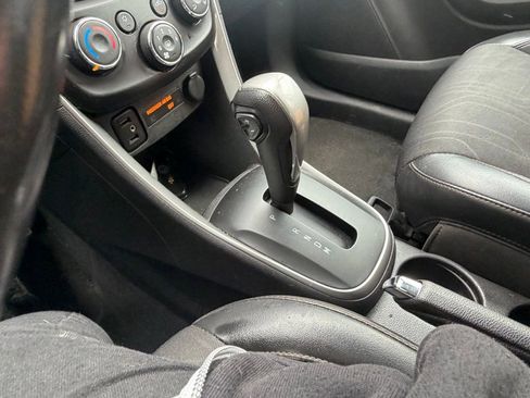 Used 2020 Chevrolet Trax LT w/ LT Convenience Package FWD image 18