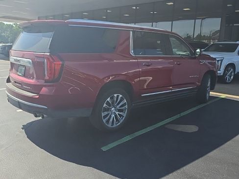 Used 2023 GMC Yukon XL Denali w/ Denali Reserve Package AWD/4WD image 3