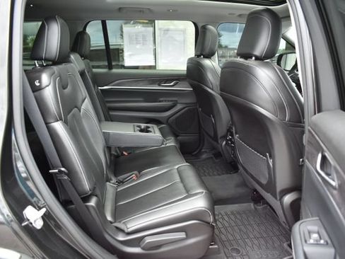 Used 2023 Jeep Grand Cherokee L Limited AWD/4WD image 46