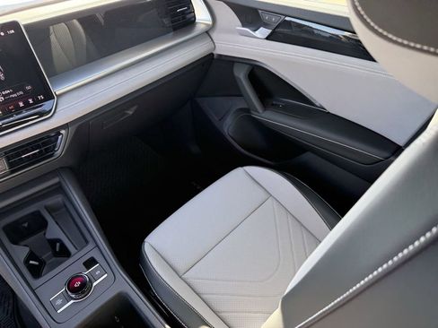 New 2026 Volkswagen Tiguan SE R-Line FWD image 27