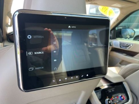 Used 2019 Lincoln Navigator Reserve image 27