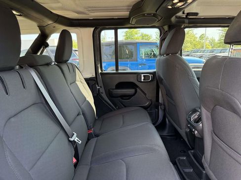 Certified 2023 Jeep Wrangler Unlimited w/ Cold Weather Group AWD/4WD image 17