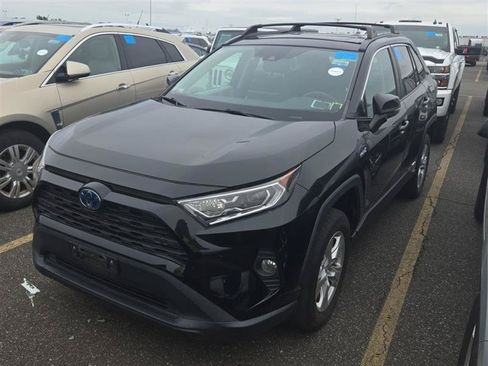 Used 2019 Toyota RAV4 XLE w/ Convenience Package AWD/4WD image 4