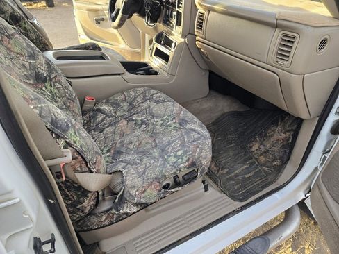 Used 2004 GMC Sierra 2500 SLT w/ Heavy-Duty Power Package image 31