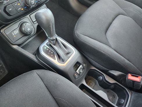 Certified 2023 Jeep Renegade Latitude image 20