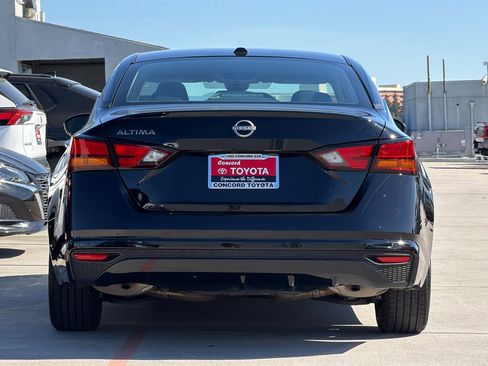 Used 2025 Nissan Altima 2.5 SV image 8